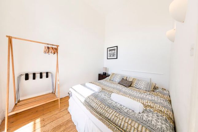 Flat to rent in Royal York Crescent, Clifton, Bristol