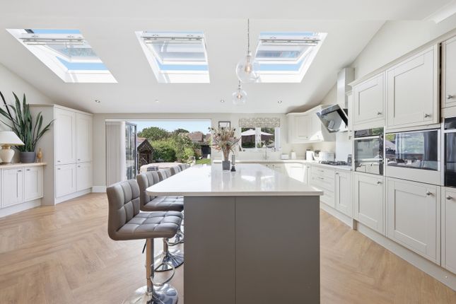 140, Beehive Lane, Essex photo 4