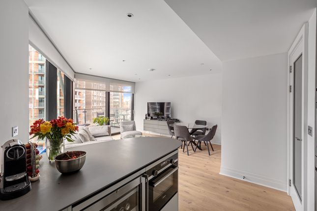 Apartment 14, 2, Riverlight Quay, London photo 4