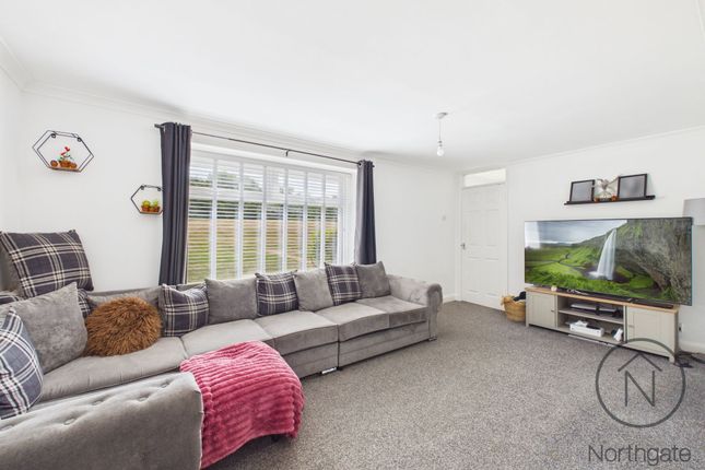 11 Ross Walk, Newton Aycliffe photo 2