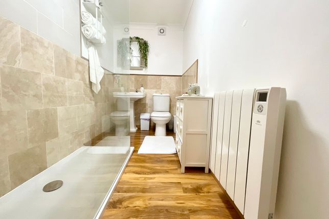 Flat 1, 32 Esplanade Gardens, Scarborough photo 4