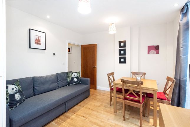 Flat to rent in Mount Pleasant, London
