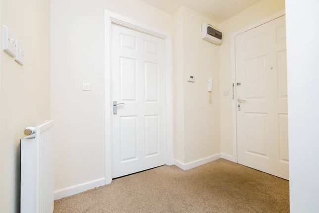 Flat for sale in Candleford Court, Buckingham