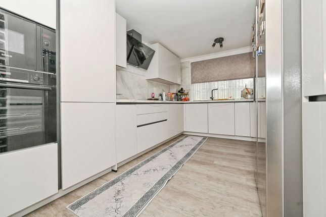 7, Waleys Close, Bedfordshire photo 3