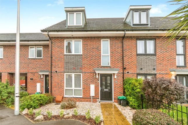 Terraced house for sale in Fullbrook Avenue, Spencers Wood