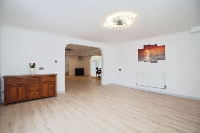 7, Nunfield Close, Manchester photo 4