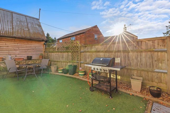 Laburnum Cottage Crendon Road, Aylesbury photo 4