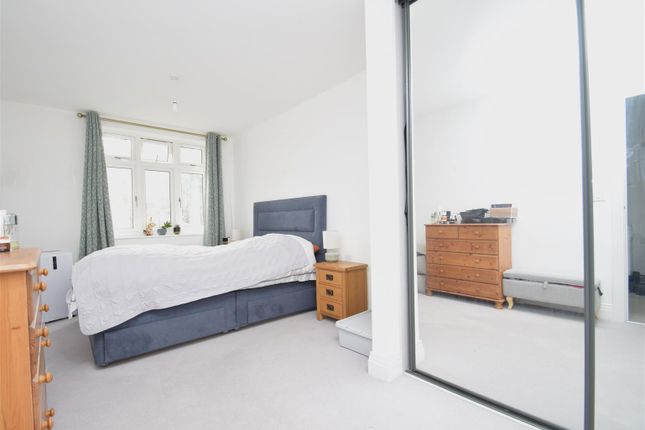 Flat 5 Braeburn Court, 1A Cunningham Park, Harrow photo 4