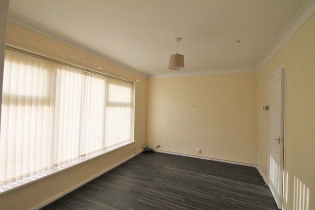 Flat to rent in Golf Course Road, Shiney Row, Houghton-Le-Spring