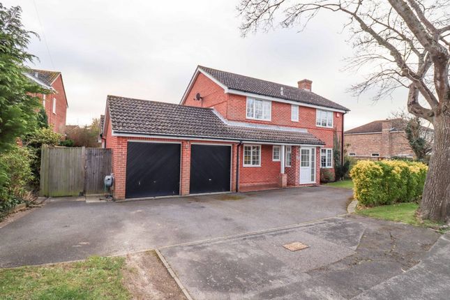 Thumbnail Detached house for sale in Avenue Road, Hayling Island