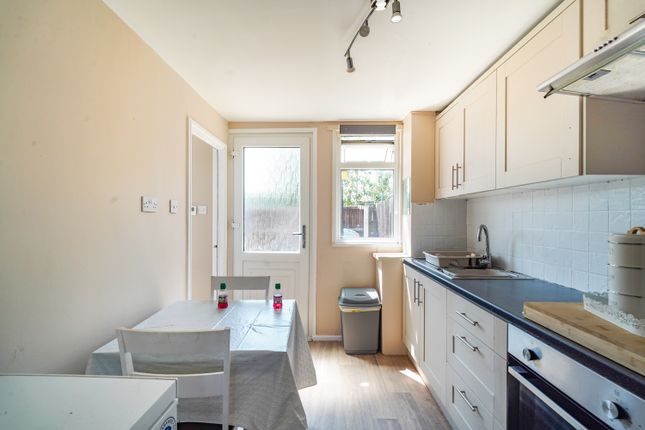 35, Woodbridge Vale, Leeds photo 4