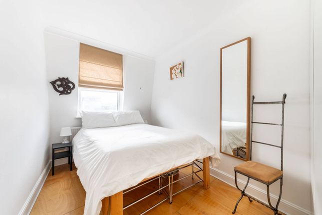 Flat for sale in Westbourne Grove, Bayswater, London