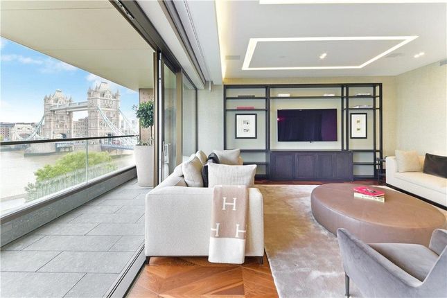 Thumbnail Flat to rent in Tower Bridge, Blenheim House, Crown Square, London