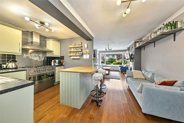 10, Elizabeth Gardens, Sunbury On Thames photo 4
