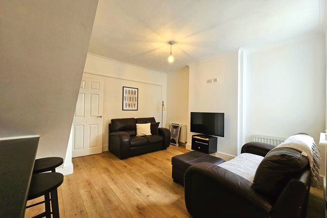 71 Great Western Road, Gloucester photo 2