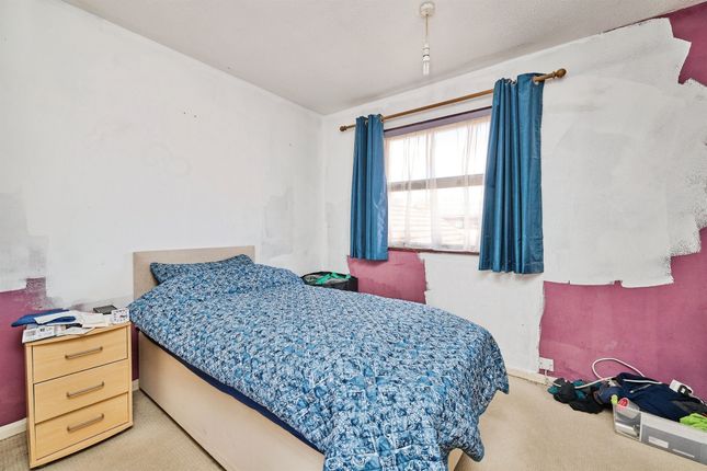 69, Hazel Croft, Peterborough photo 4