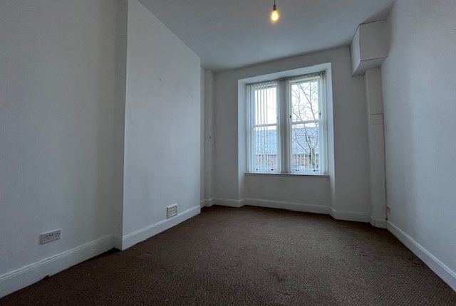 G/1, Greenock photo 2