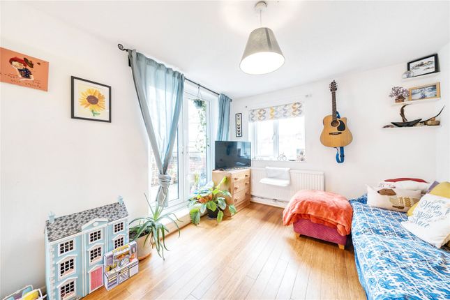 Thumbnail Flat for sale in Holmshaw Close, London
