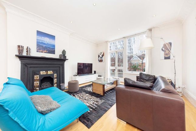 Flat to rent in Compayne Gardens, South Hampstead NW6,