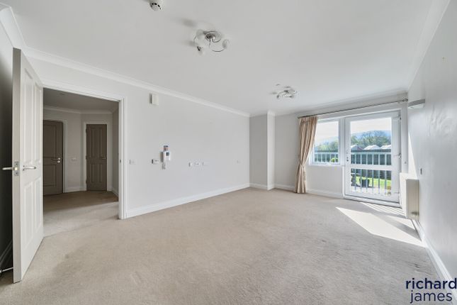 Fitzwarren Court, Kingsdown Road, Swindon photo 4