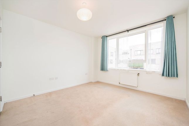 18 Welbeck Court, Stanley Road, London photo 4