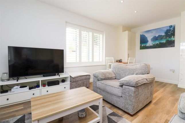 3 Henry Court, Allamand Close, Fleet photo 4