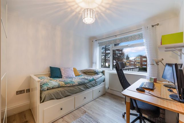 Flat for sale in Forge Steading, Banstead