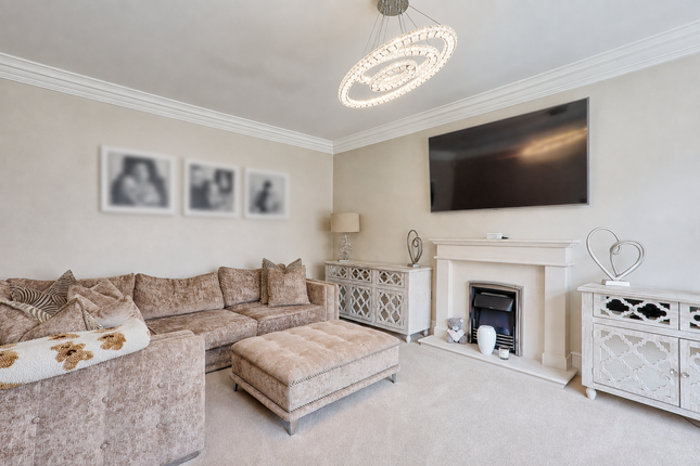 3, Parker Drive, Basildon photo 4