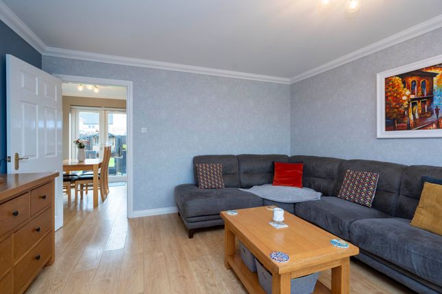 8 Acorn Drive, Alloa photo 4