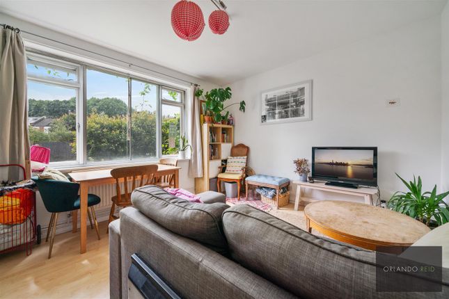 Flat for sale in St. Asaph Road, London