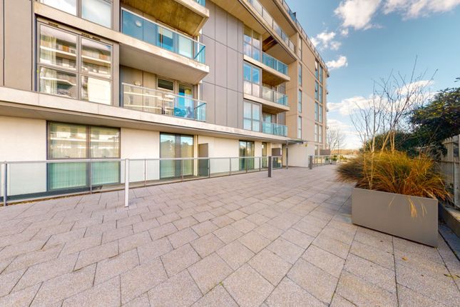 Flat for sale in Sir Francis Drake Court, London