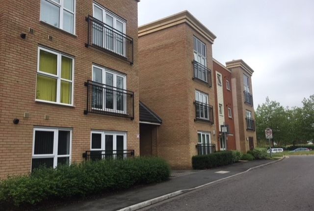 Flat to rent in Broadhurst Place, Basildon