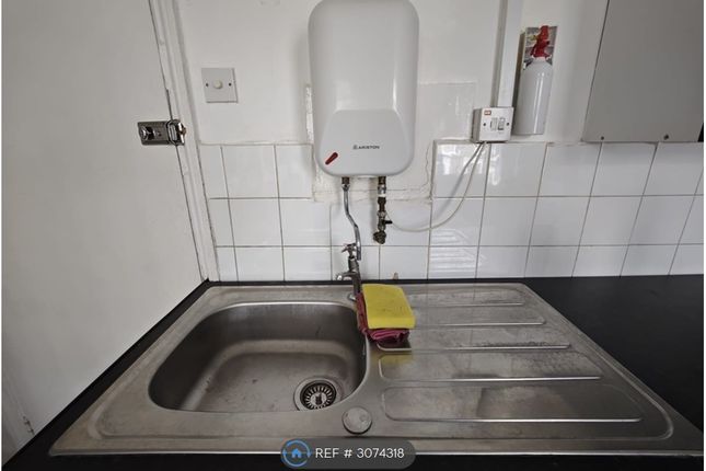 Offord Road, Room, Islington London photo 4