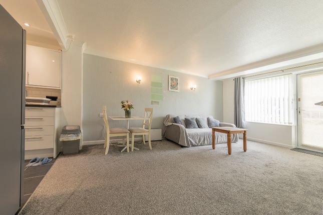 Flat 13, Homenene House, Bushfield, Peterborough photo 4