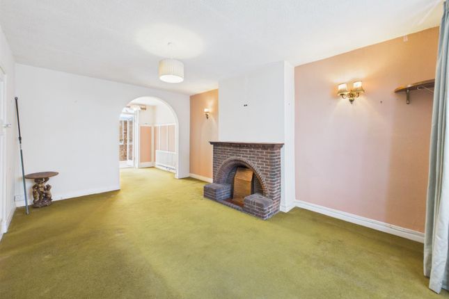 48, Pine Gardens, Ruislip photo 2