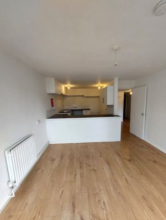 18, Potter Close, Mitcham photo 3