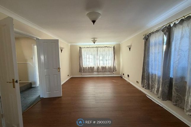 Welby Crescent, Winnersh, Wokingham photo 4