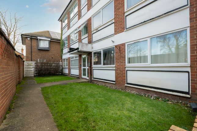 Flat for sale in Kingston Road, New Malden