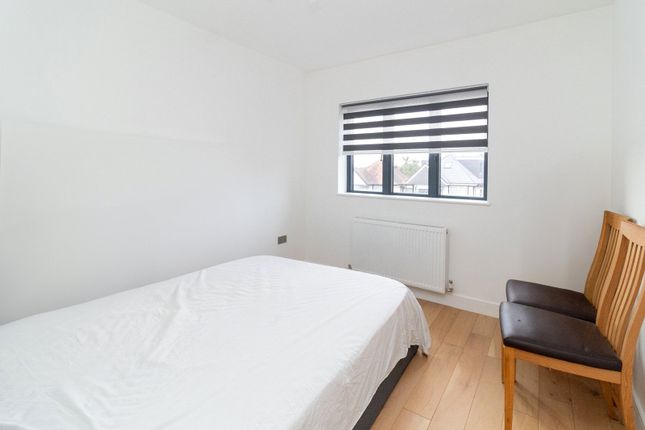 Detached house to rent in Broadfields Avenue, Edgware
