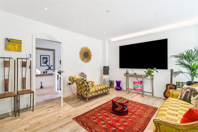 105C, Camden Mews, London photo 3