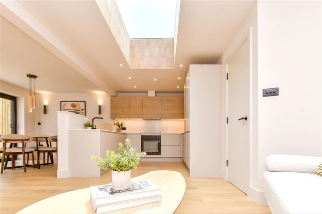 2-bed house on Overhill Drive, Brighton, £450,000