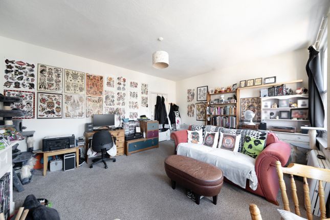 Flat 2, 14, York Road, West Sussex photo 3