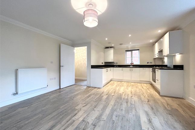 21, Dashers Close, Crowthorne photo 3