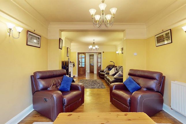 708, Great West Road, Isleworth photo 2