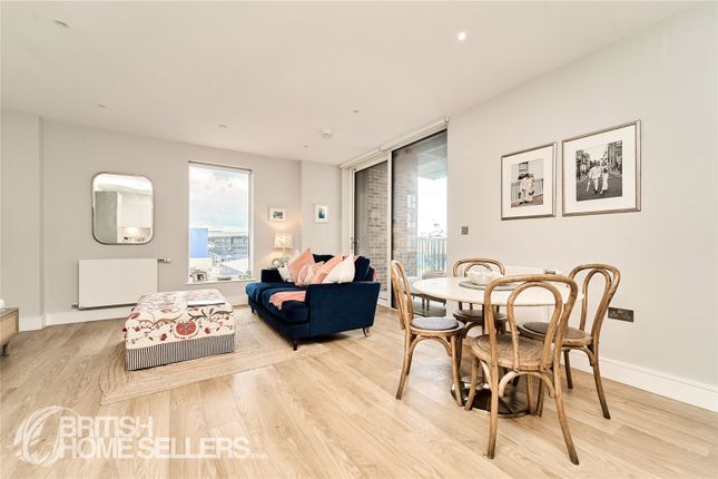 301, Burhill House, 1, Greyhound Parade, London photo 5