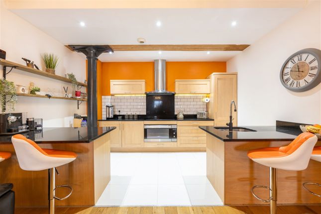 Flat for sale in The Granary &amp; Bakery, Weevil Lane