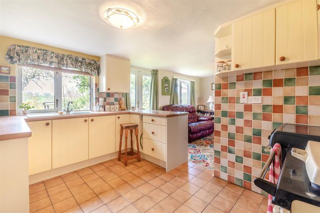 Oak Tree Villa, Gloucester Road, Newent photo 3