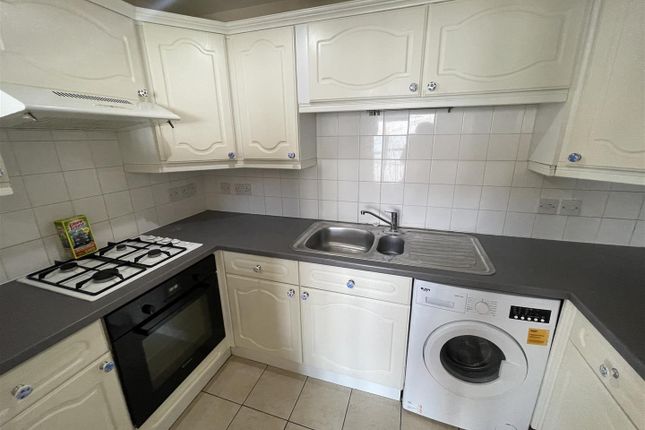 Flat to rent in Heritage Quay, Commercial Place, Gravesend