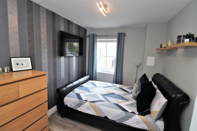 2 bed flat for sale in Cadder Court, Gartcosh, Glasgow G69