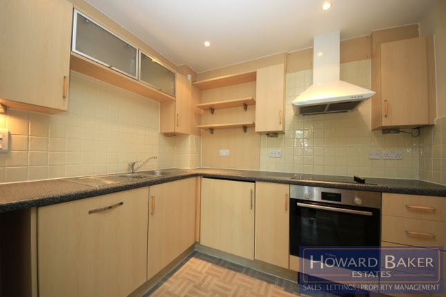 Flat to rent in Brownlow Close, New Barnet, Barnet